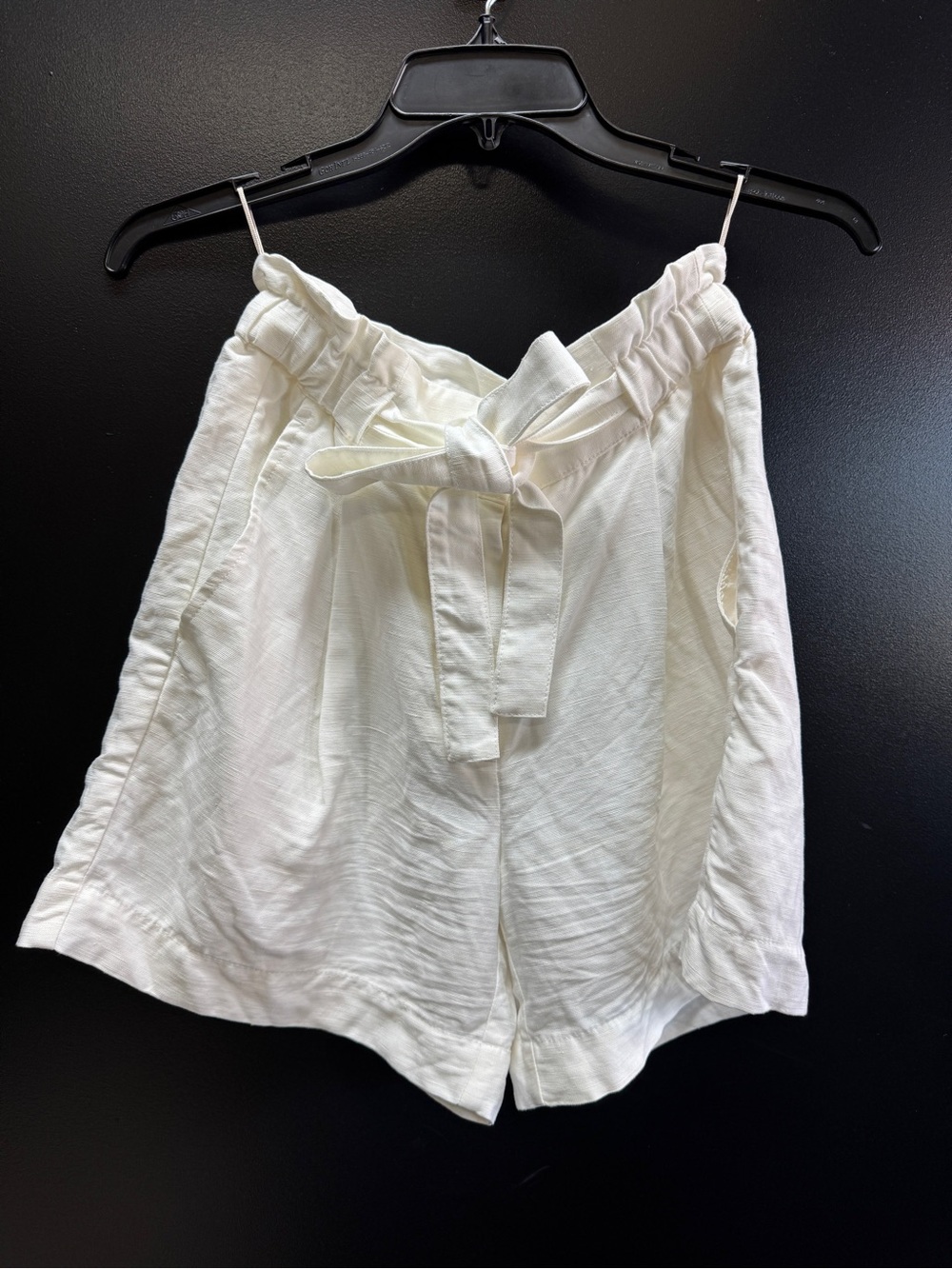Wilfred White Tie-Waist Linen-Blend Bermuda Shorts